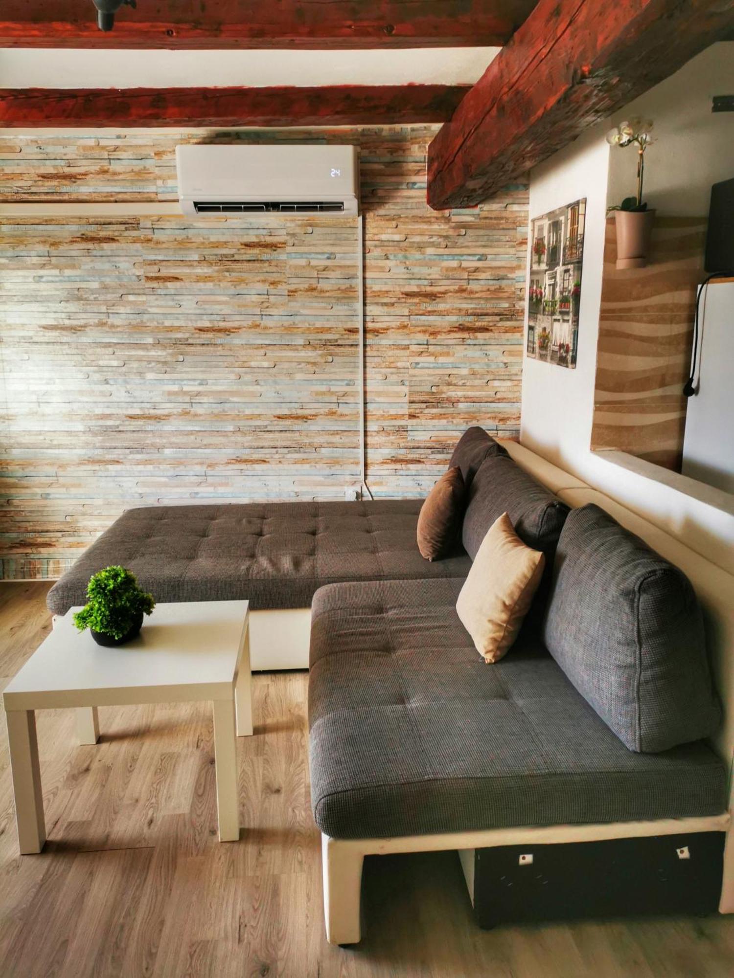 Attica Apartment Pula Exteriör bild